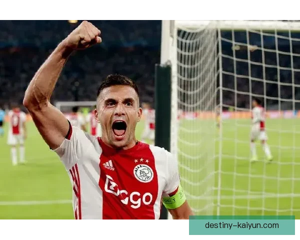 塞尔维亚队长塔迪奇引领球队迎战新挑战，状态回暖备受关注